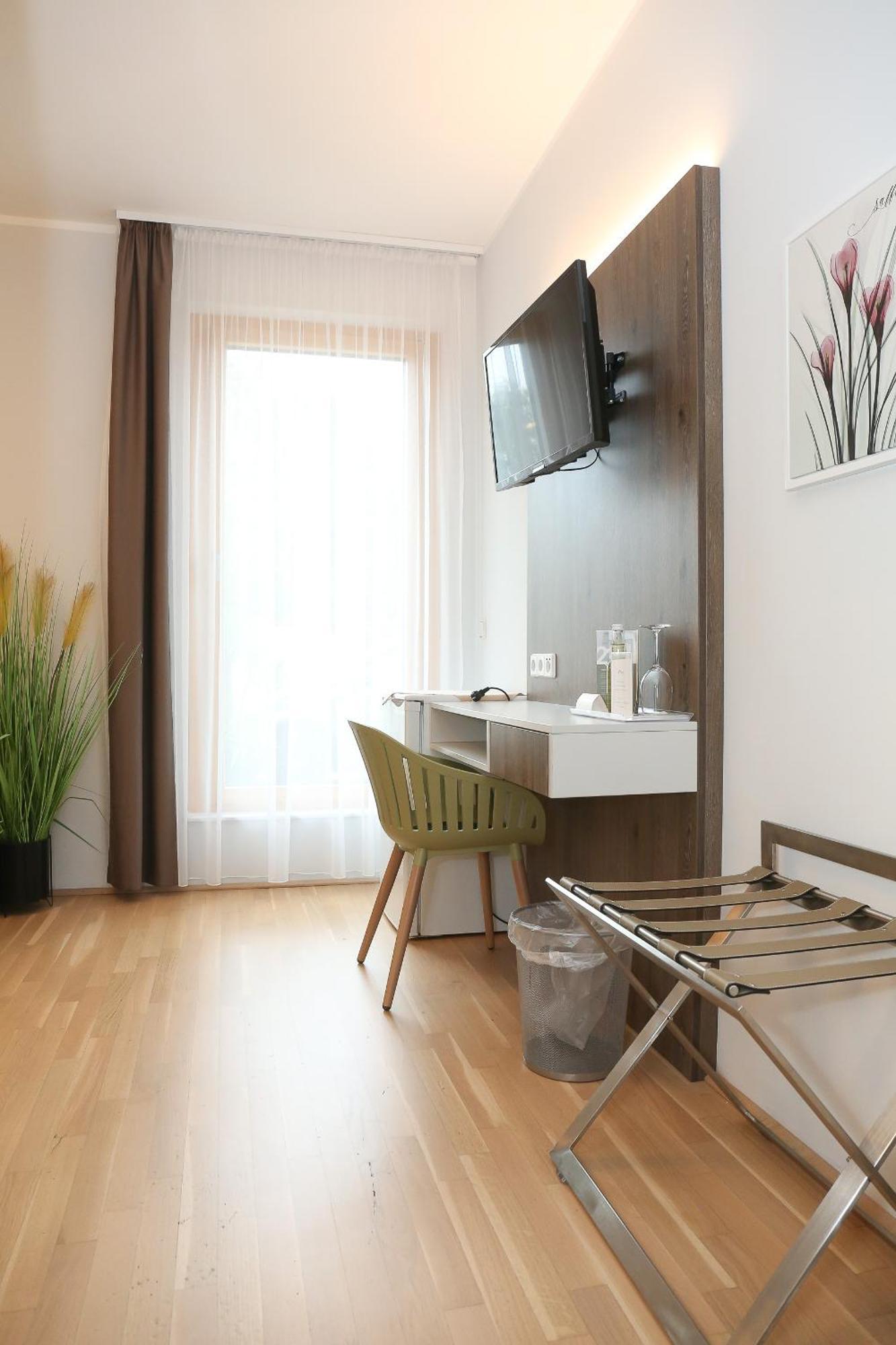 23-Hotel Schwadorf bei Wien ภายนอก รูปภาพ