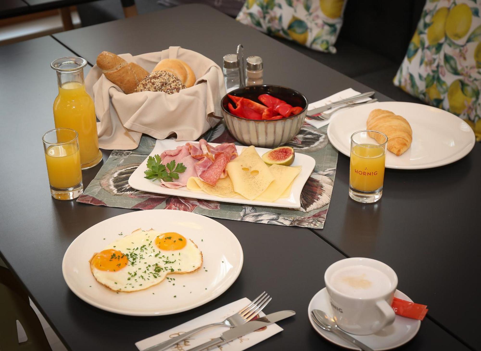23-Hotel Schwadorf bei Wien ภายนอก รูปภาพ